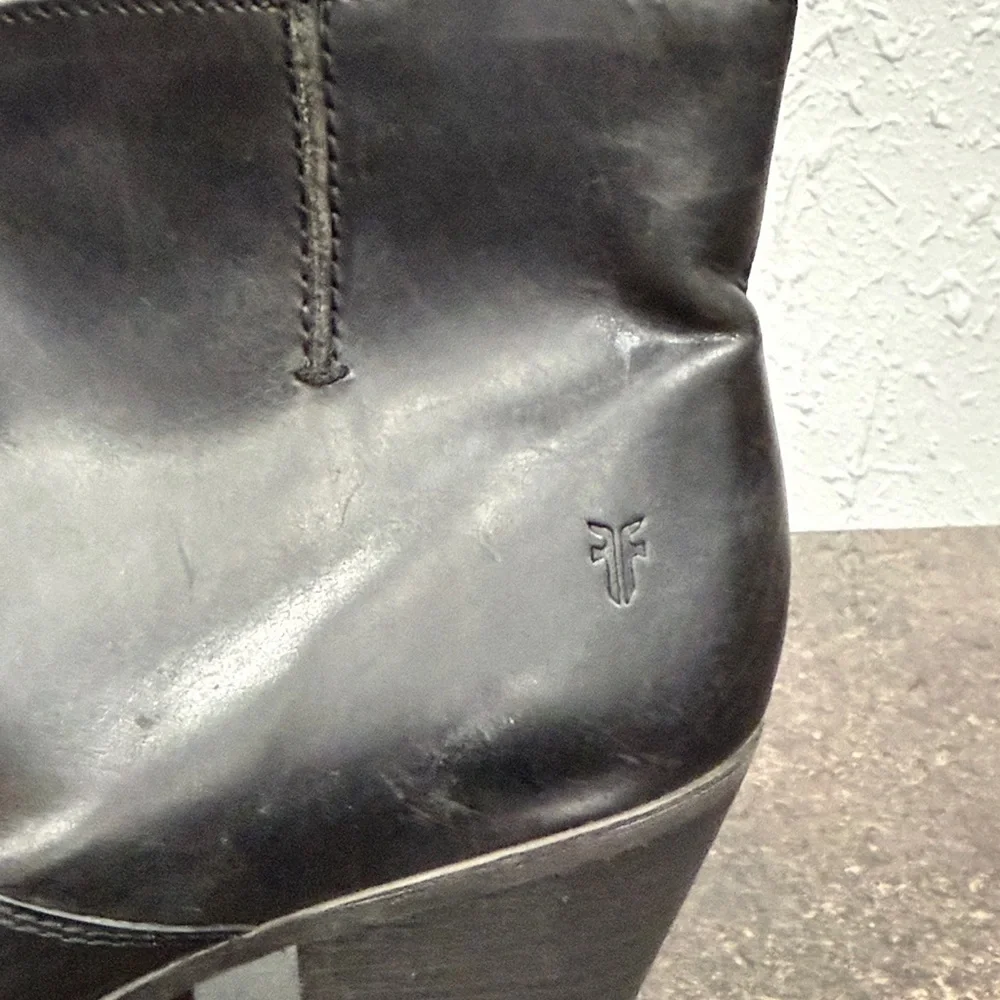 Frye Jennifer‎ Distressed Black Leather Ankle Boots Size 10
